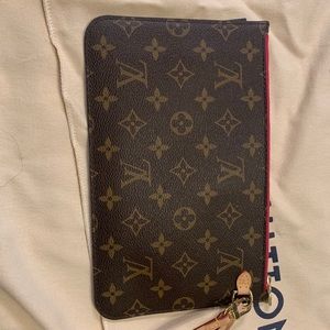 Louis Vuitton neverfull clutch